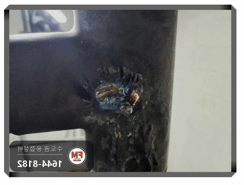 기계실 온수 동배관 누수 수격방지기 아래 T부속 알곤 비드 보수 시공 사진 19