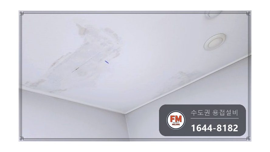 꼭대기층 세대 천장 스프링클러 동파이프 누수 밴드쏘 절단 압착 교체 시공 사진 2