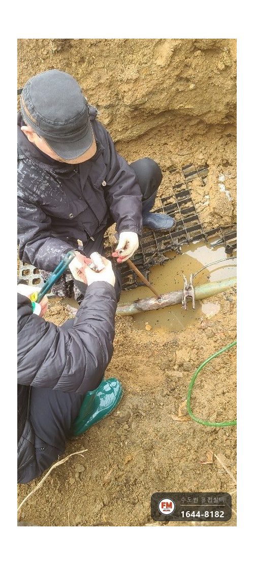 대학 운동장 계수대 매립 급수 동배관 알곤 용접 밸브 설치 시공 사진 5