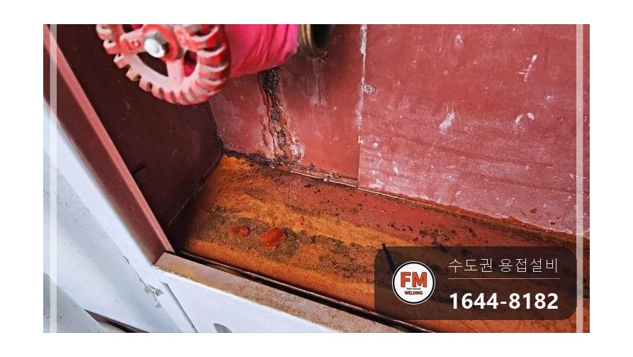 복도 소화전 동파 크랙 구간 절단 니플 교체 아크용접 보수 시공 사진 2