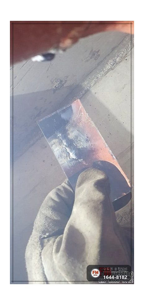 복도 소화전함 소방배관 후면 용접 누락 거울용접 보수 시공 사진 7