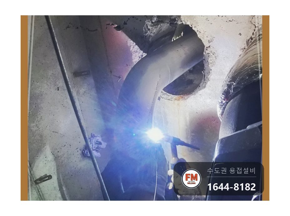 빌딩 화장실 천장 슬리브 냉수배관 누수 엘보 알곤 접합 스텐 코팅제 시공 사진 1