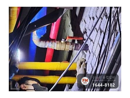 상수도배관누수 천장 밸브 구간 야간 절단 접합 수리 보수 시공 사진 14