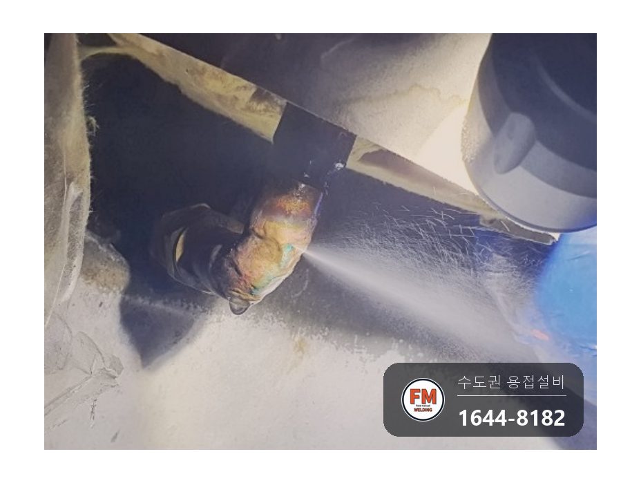 아파트 천장 급수 동배관 엘보 공식 알곤 보수 링직(너트로 조여 잇는 동관 부속) 볼밸브 교체 시공 사진 1