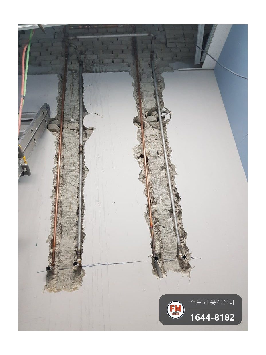증축 샤워실 급수 분기 T형 배관 동관 산소 스텐 알곤용접 시공 사진 4