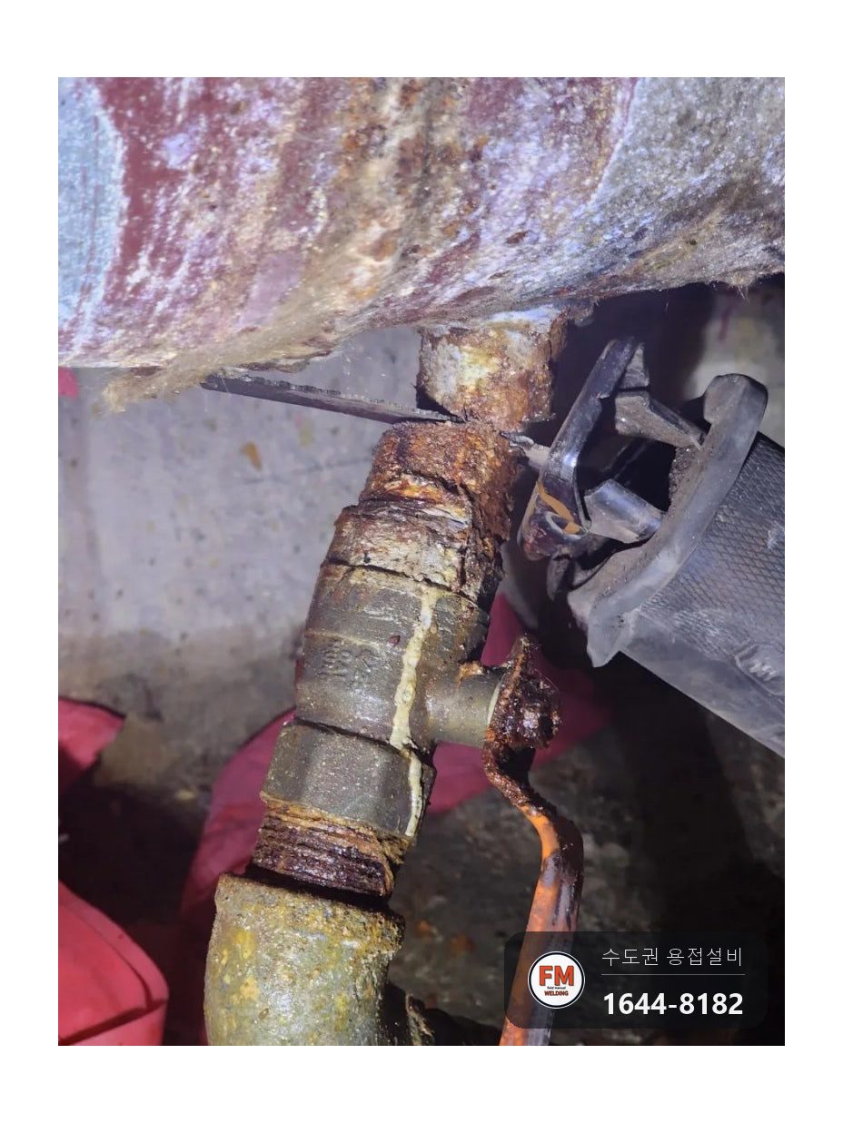 부식된 황동 드레인 밸브 자리