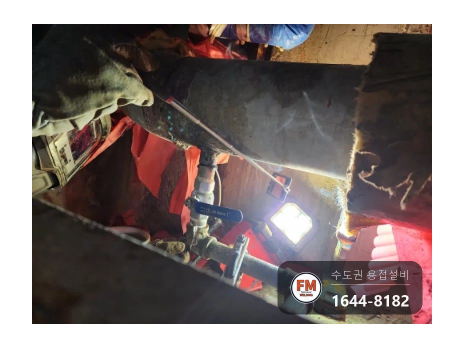 몸이 안 들어가는 뒤편은 거울을 보며 용접합니다