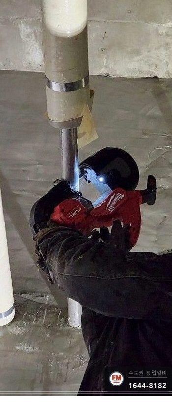기계실 피트 SR 스텐 급수배관 동파 구간 밴드쏘 절단 압착 교체