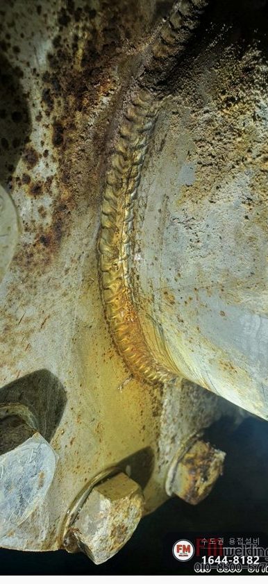 기계실 온수탱크 급수 스텐배관 플랜지 80mm 크랙 알곤 침투탐상