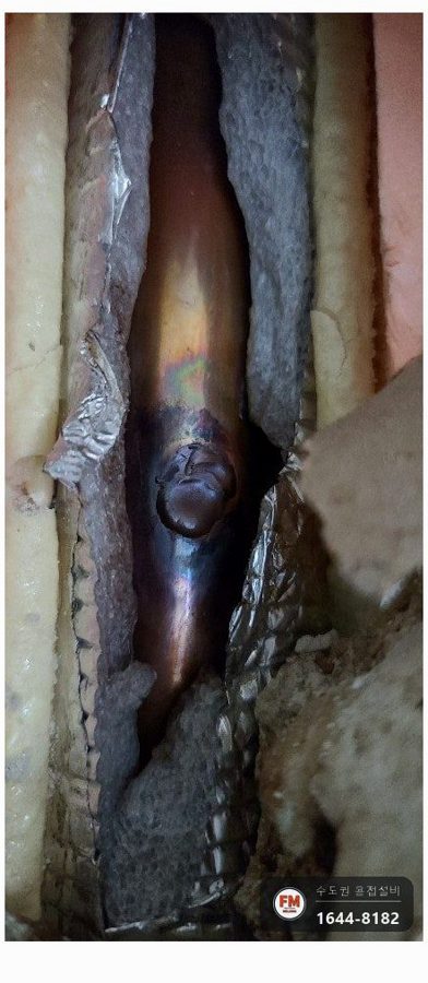 공사 중 뚫린 동관 구멍 용접 시공 후