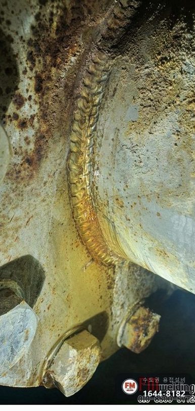 기계실 온수탱크 급수 스텐배관 플랜지 80mm 크랙 알곤 침투탐상