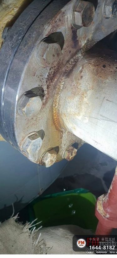 기계실 온수탱크 급수 스텐배관 플랜지 80mm 크랙 알곤 침투탐상